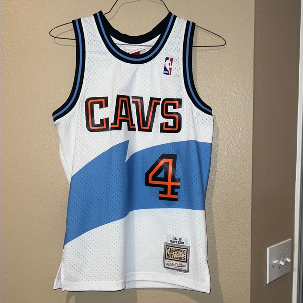 Mitchell &. Ness Hardwood Classics Shawn Kemp Cleveland Cavaliers Mesh Jersey